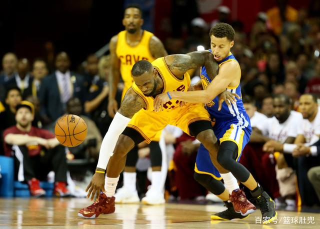 广岛三箭官方：主帅斯基伯将在赛季结束后离任（广岛三箭官宣：主帅斯基伯将于赛季末卸任）